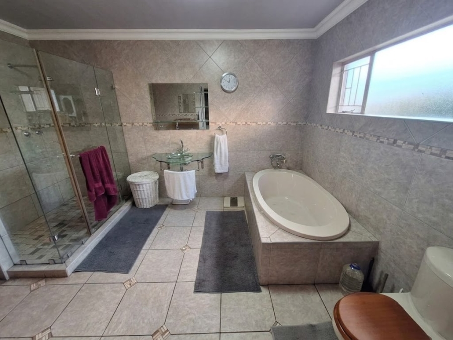 4 Bedroom Property for Sale in Vanderbijlpark SE 2 Gauteng