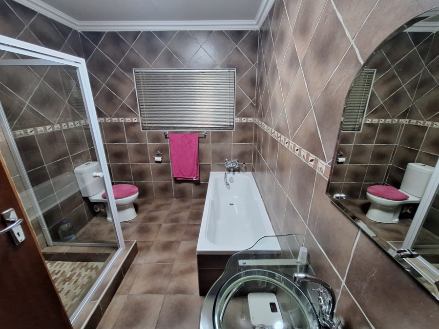4 Bedroom Property for Sale in Vanderbijlpark SE 2 Gauteng
