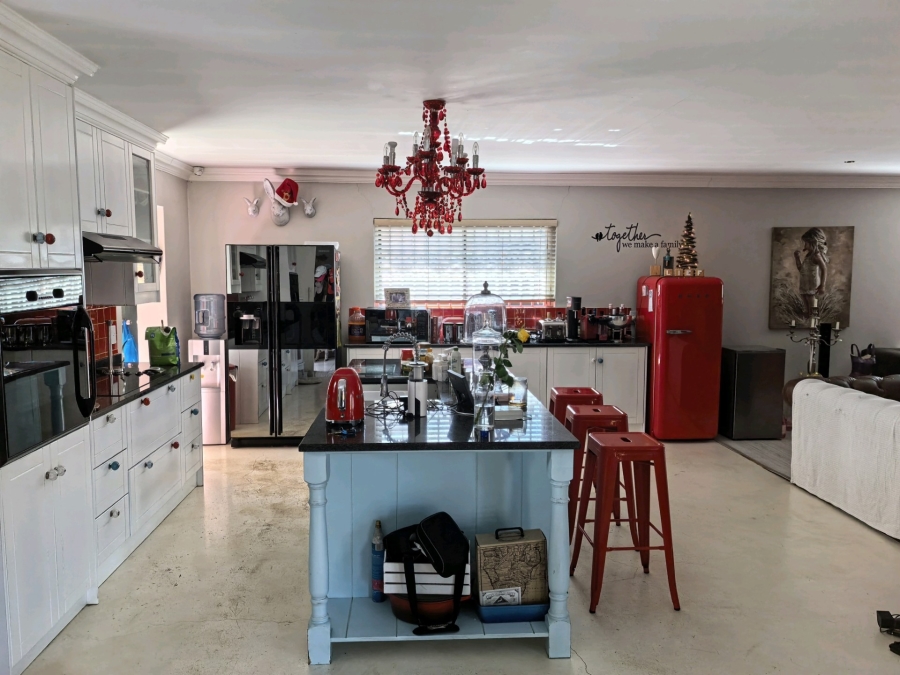 4 Bedroom Property for Sale in Petersfield Gauteng