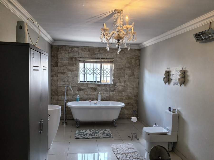 4 Bedroom Property for Sale in Petersfield Gauteng