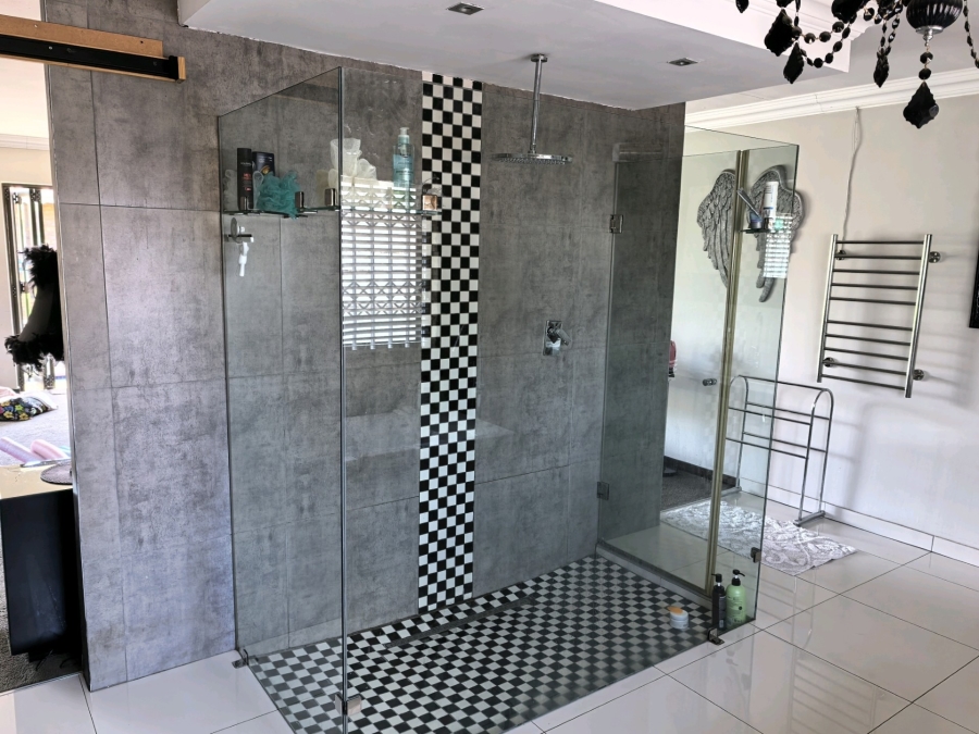 4 Bedroom Property for Sale in Petersfield Gauteng