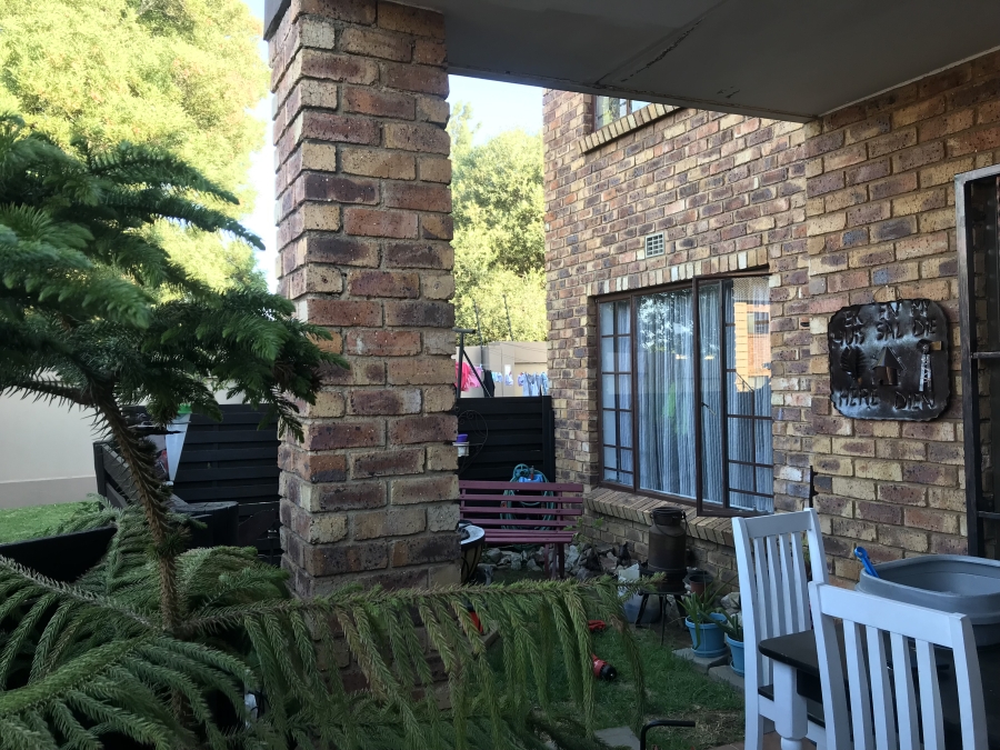 2 Bedroom Property for Sale in Sonneveld Gauteng