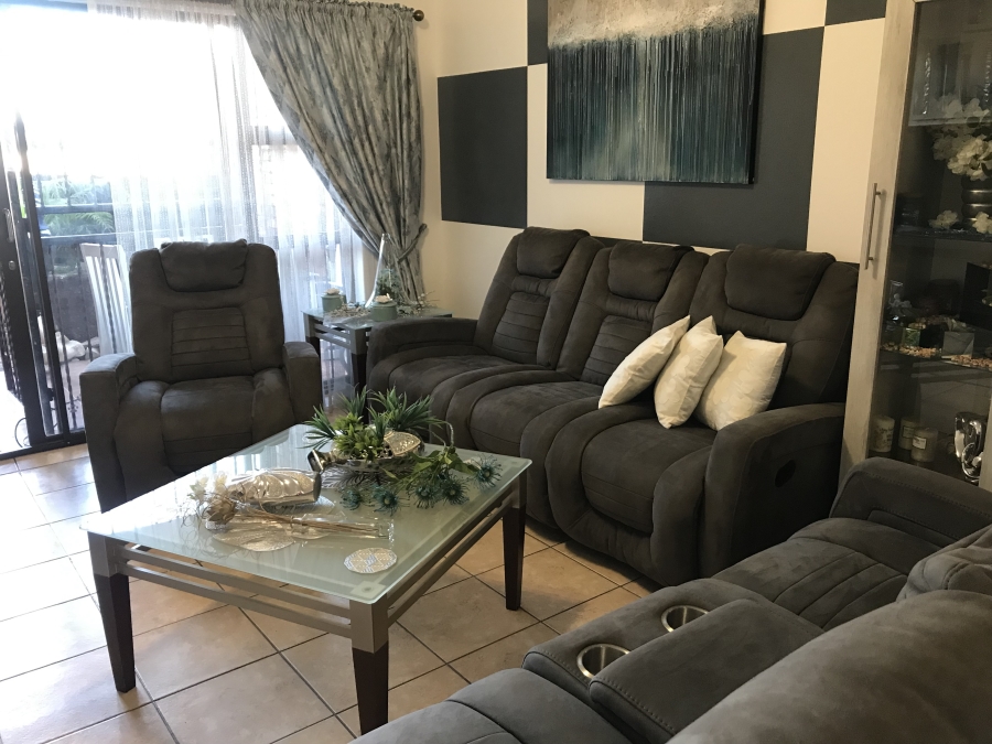 2 Bedroom Property for Sale in Sonneveld Gauteng