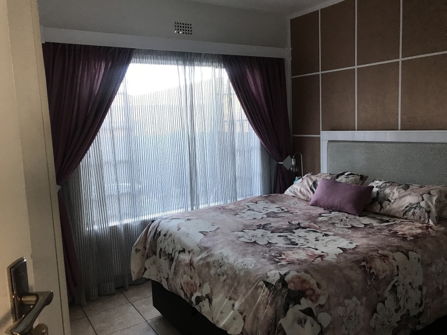 2 Bedroom Property for Sale in Sonneveld Gauteng