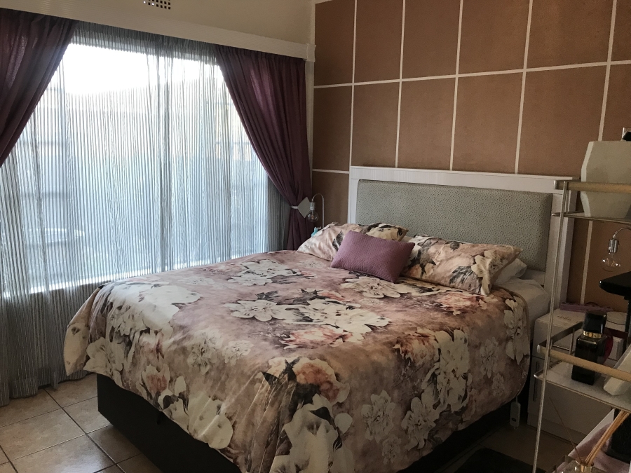 2 Bedroom Property for Sale in Sonneveld Gauteng