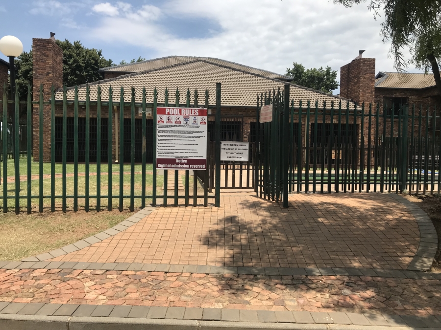 2 Bedroom Property for Sale in Sonneveld Gauteng