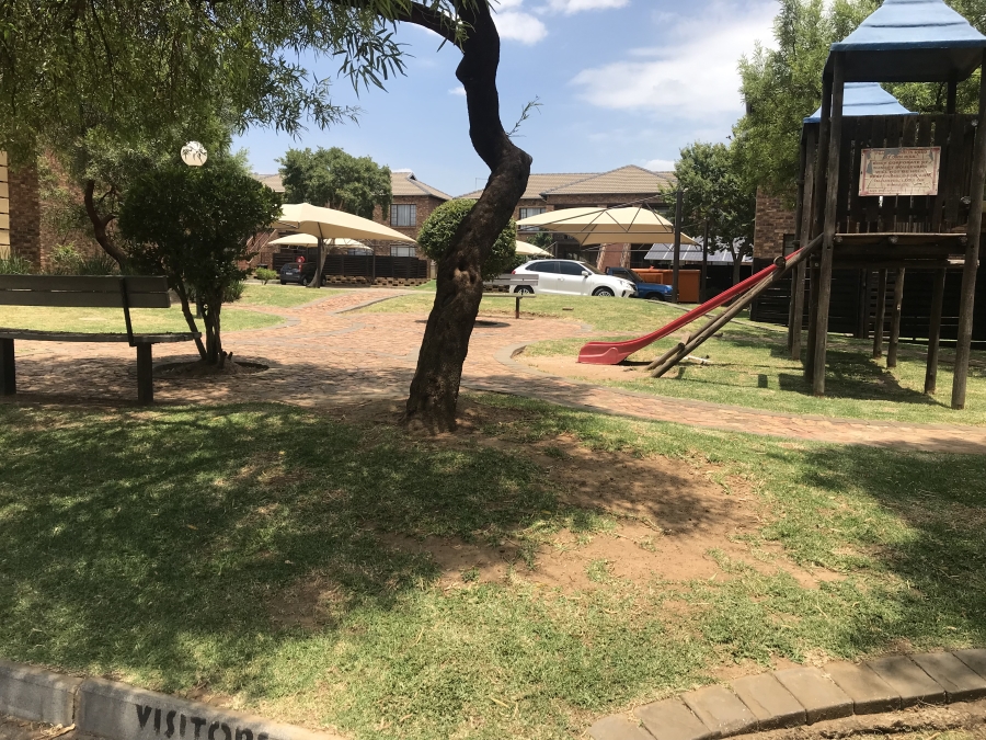 2 Bedroom Property for Sale in Sonneveld Gauteng