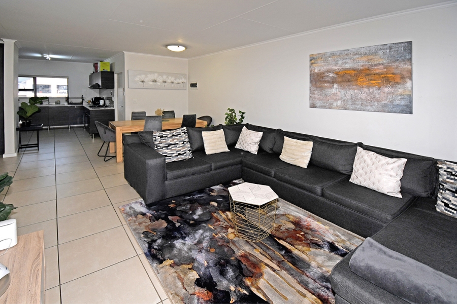 2 Bedroom Property for Sale in Greenstone Hill Gauteng