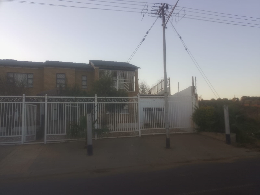 14 Bedroom Property for Sale in Laudium Ext 3 Gauteng
