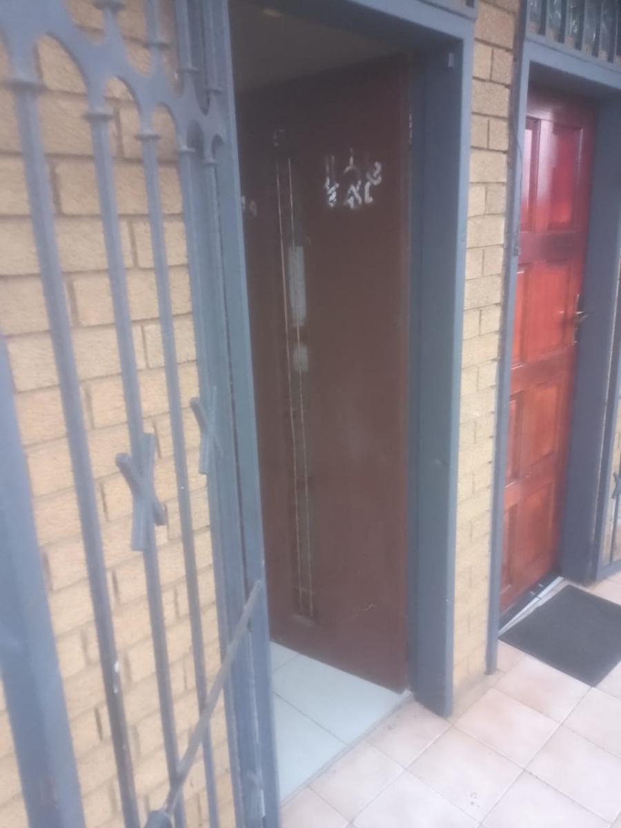 To Let 4 Bedroom Property for Rent in Laudium Gauteng