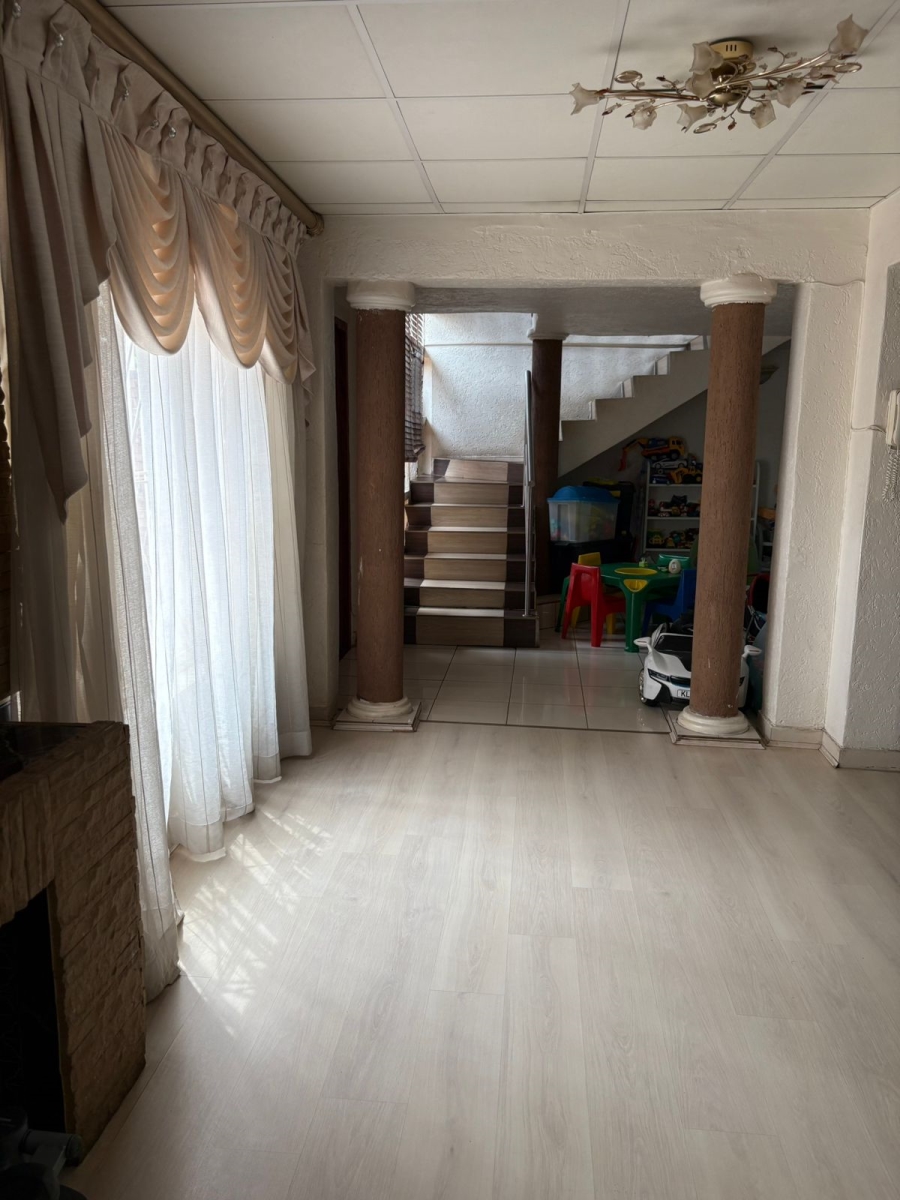 5 Bedroom Property for Sale in Laudium Gauteng