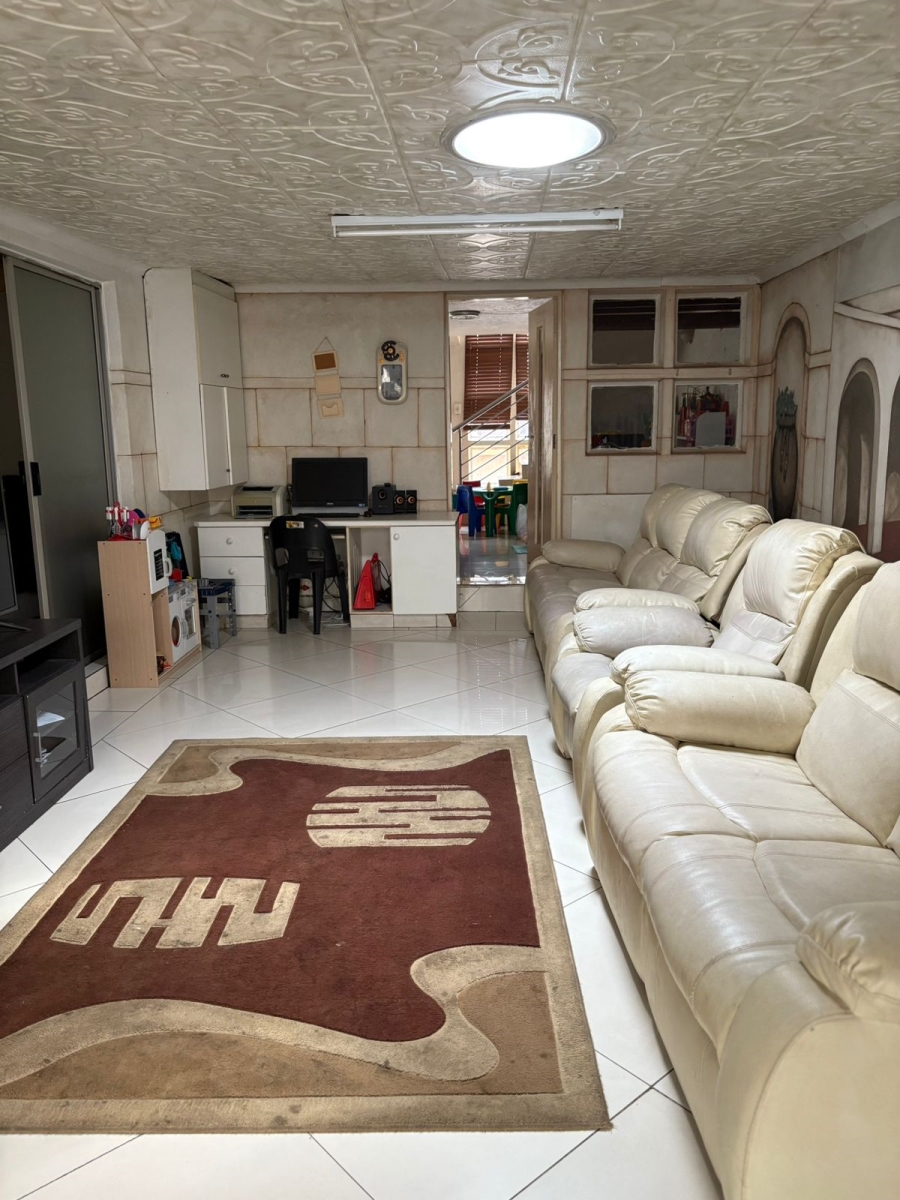 5 Bedroom Property for Sale in Laudium Gauteng
