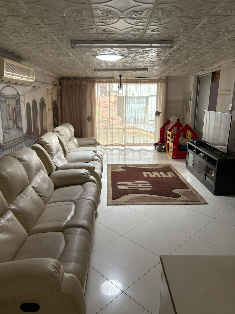 5 Bedroom Property for Sale in Laudium Gauteng