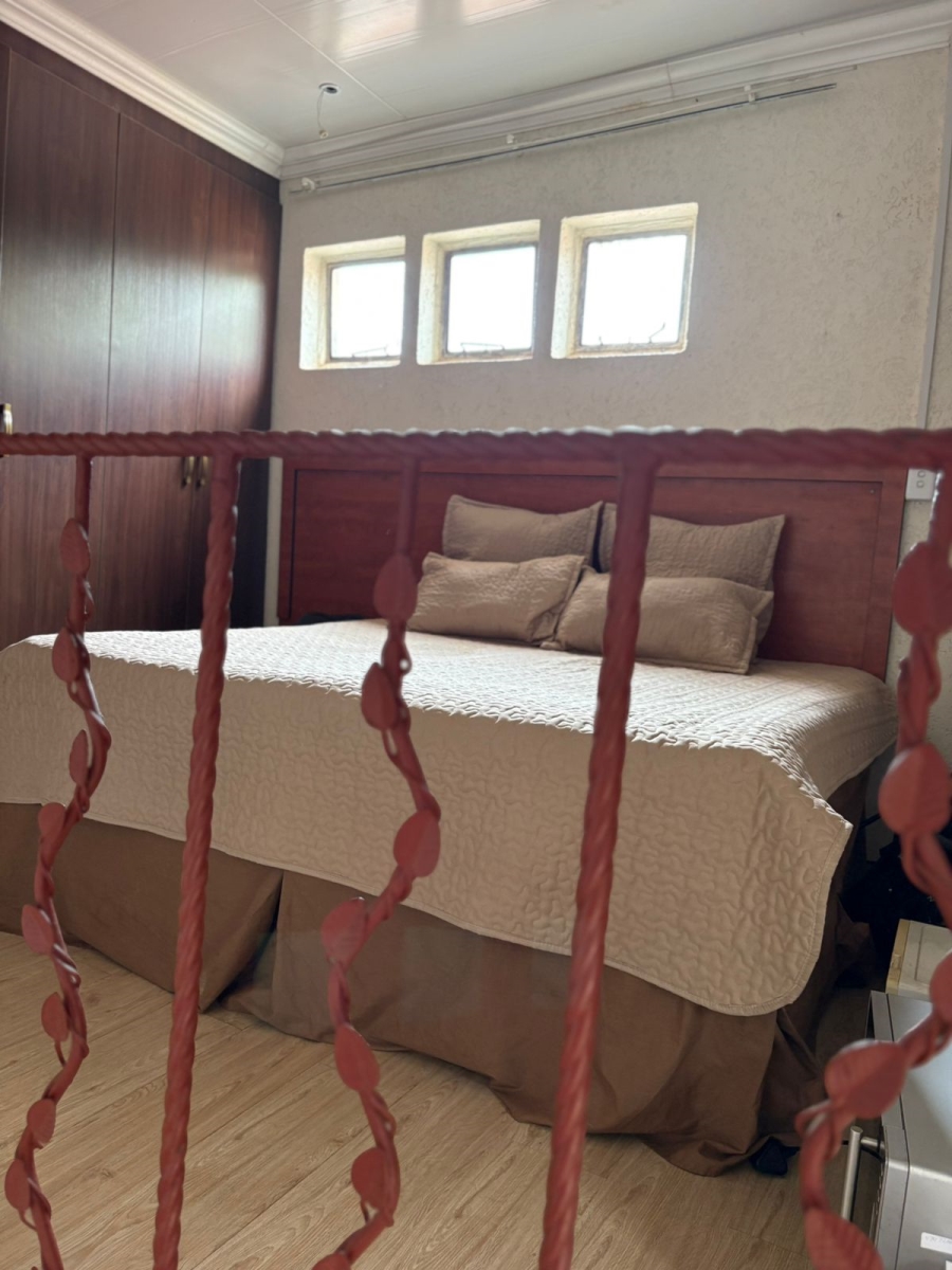 5 Bedroom Property for Sale in Laudium Gauteng