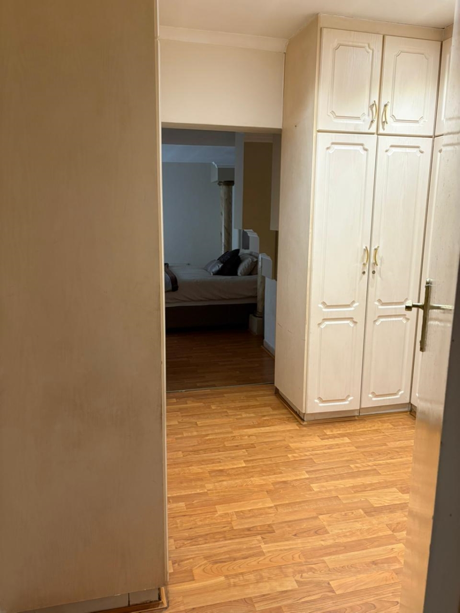 5 Bedroom Property for Sale in Laudium Gauteng