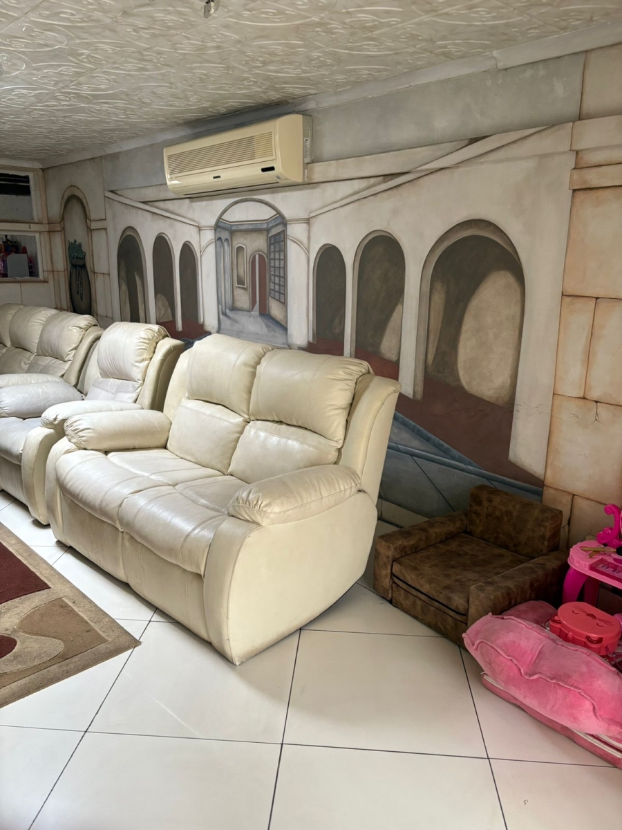 5 Bedroom Property for Sale in Laudium Gauteng