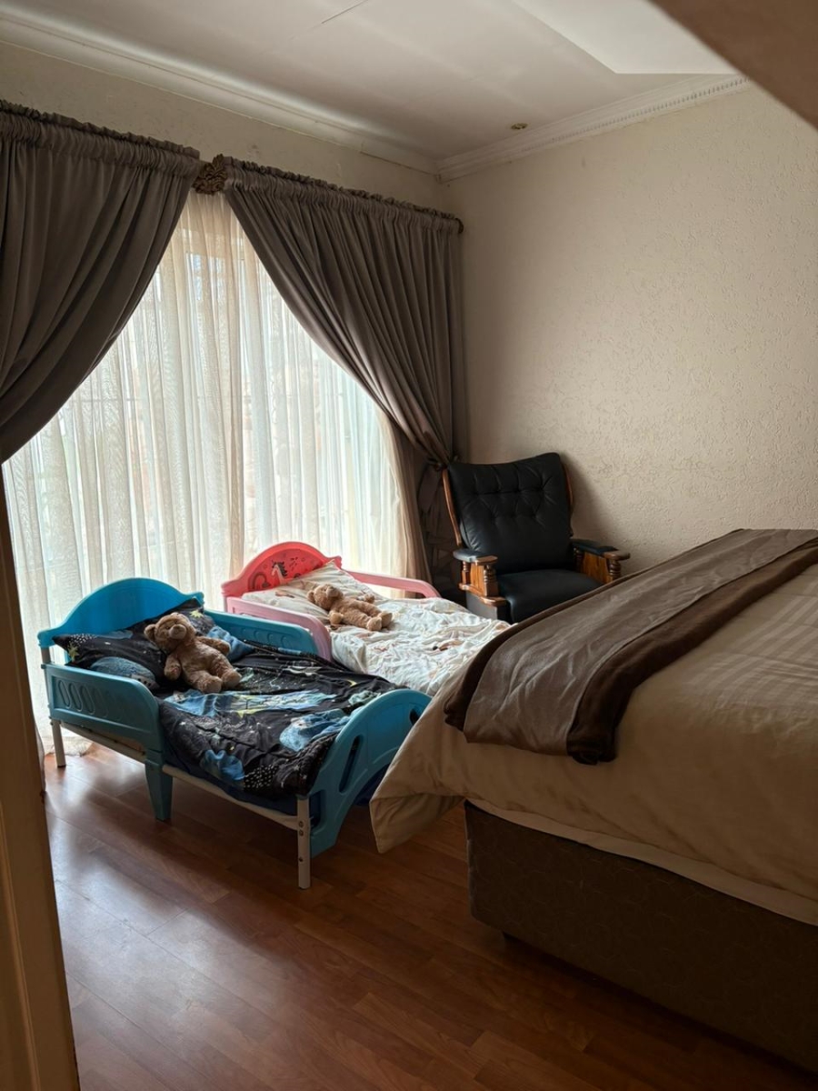 5 Bedroom Property for Sale in Laudium Gauteng