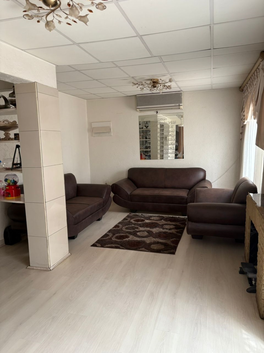 5 Bedroom Property for Sale in Laudium Gauteng