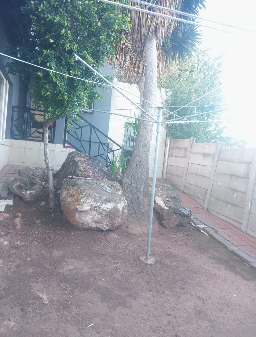 5 Bedroom Property for Sale in Erasmia Gauteng