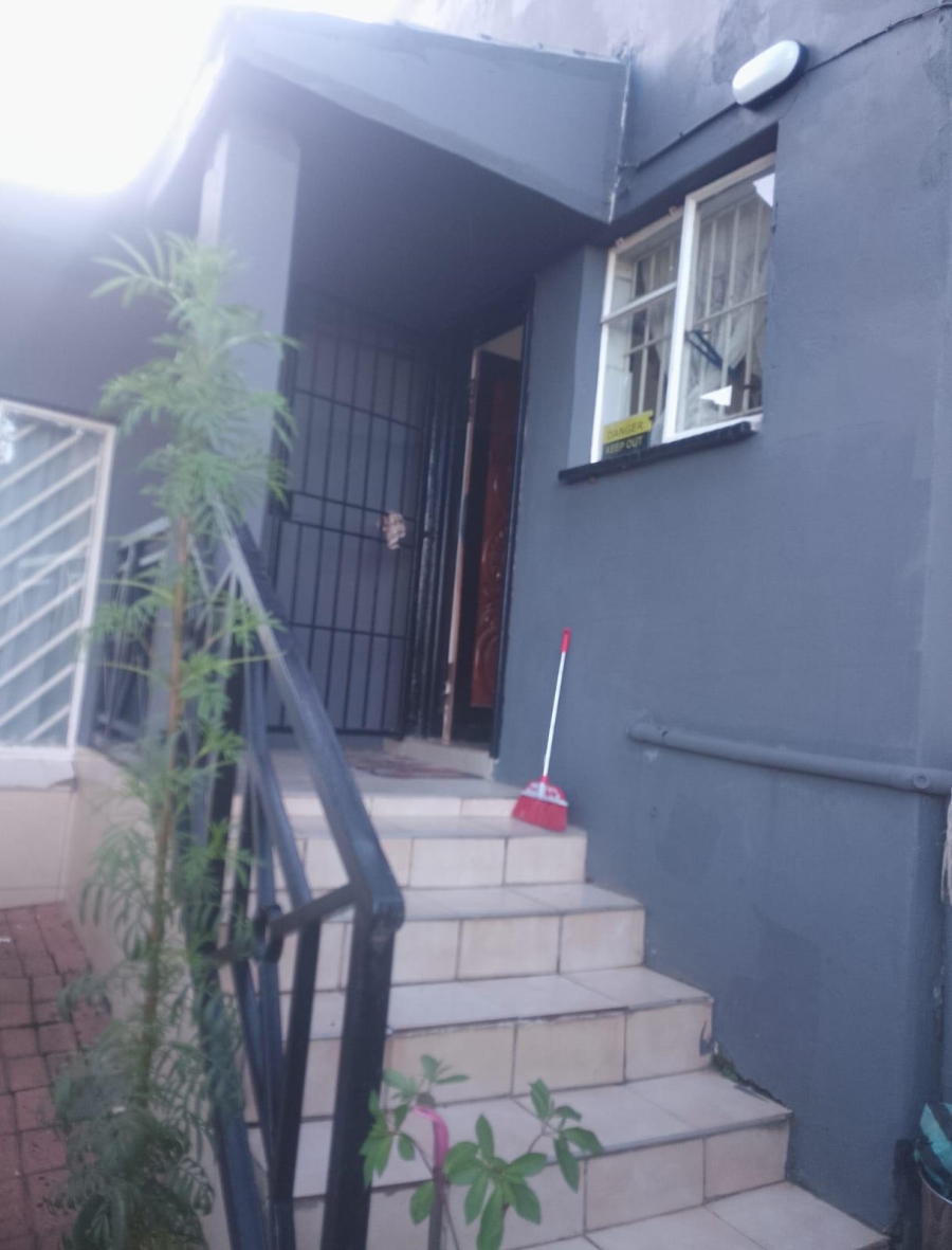 5 Bedroom Property for Sale in Erasmia Gauteng