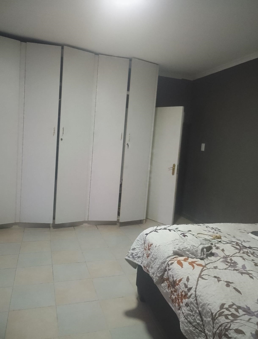 5 Bedroom Property for Sale in Erasmia Gauteng