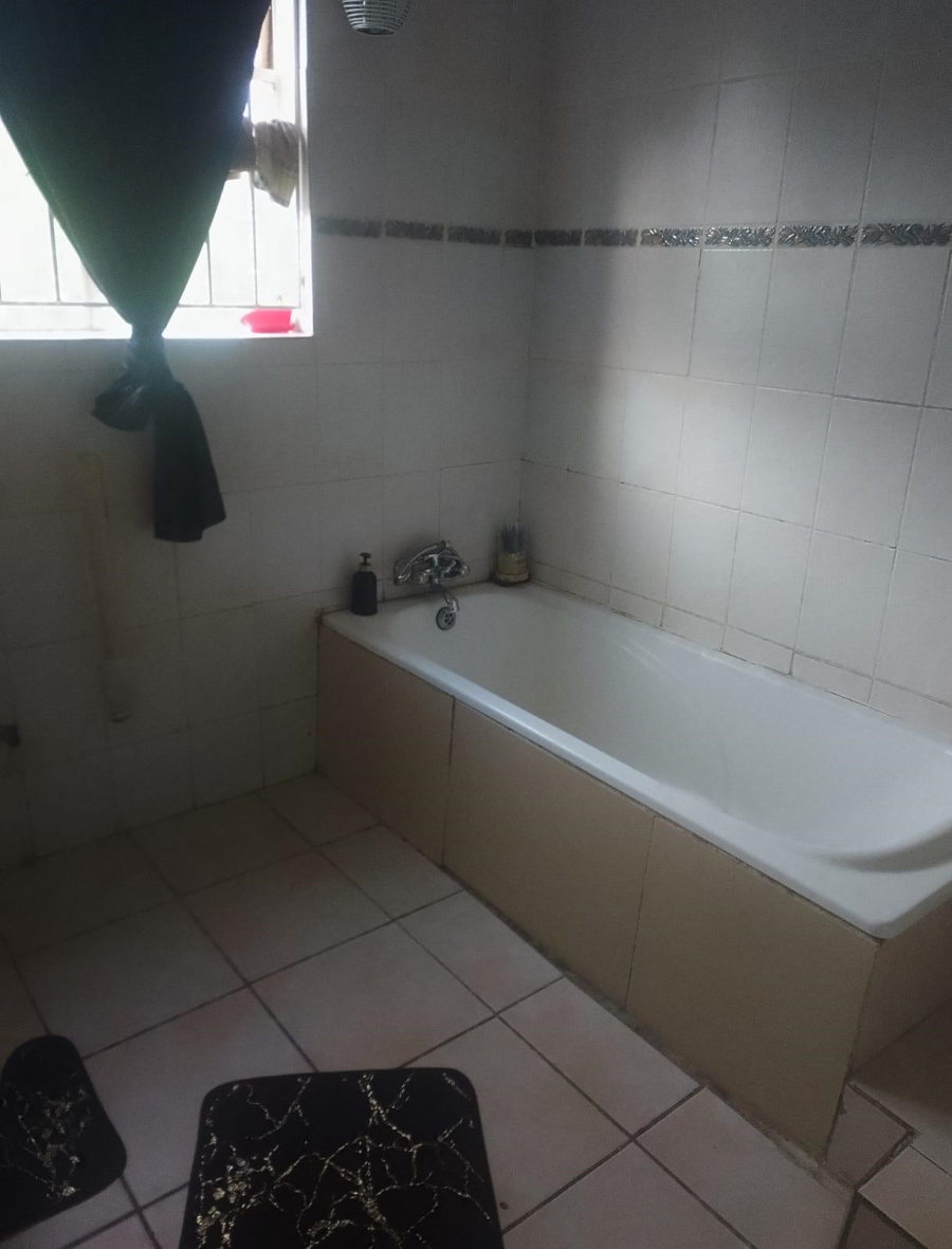 5 Bedroom Property for Sale in Erasmia Gauteng