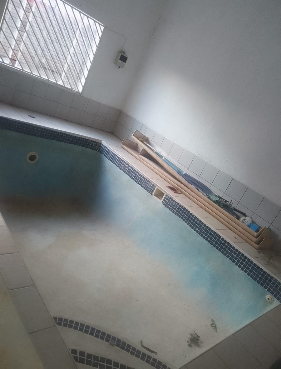 5 Bedroom Property for Sale in Erasmia Gauteng
