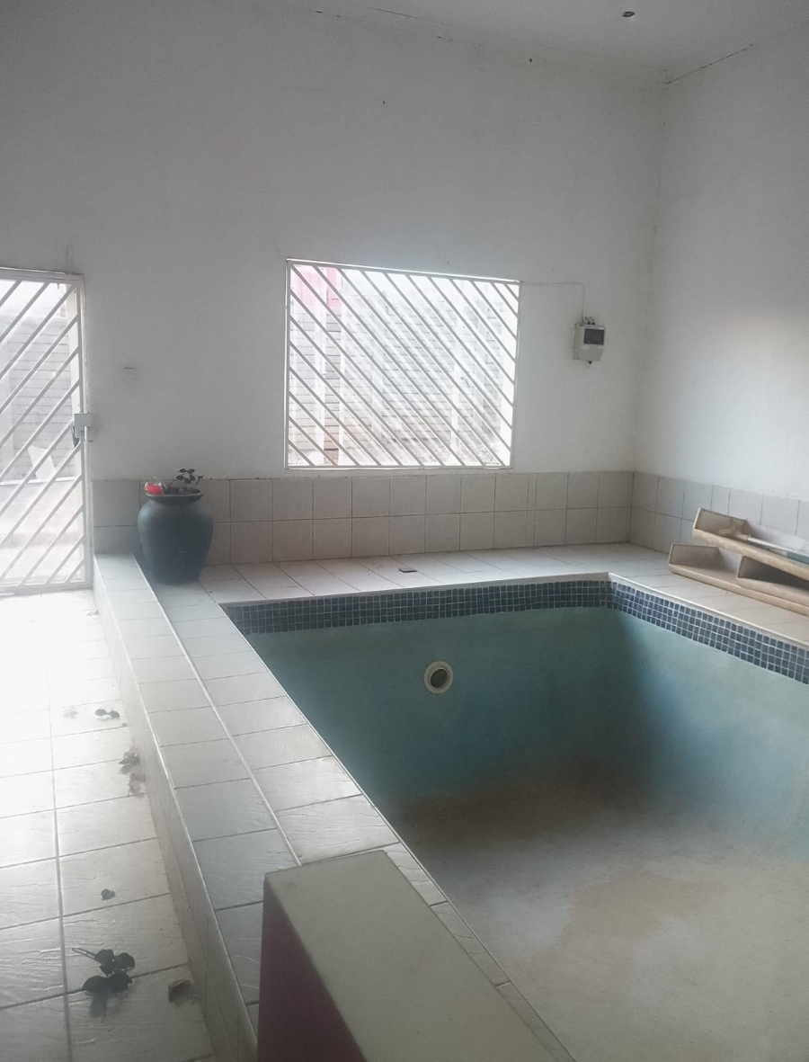 5 Bedroom Property for Sale in Erasmia Gauteng