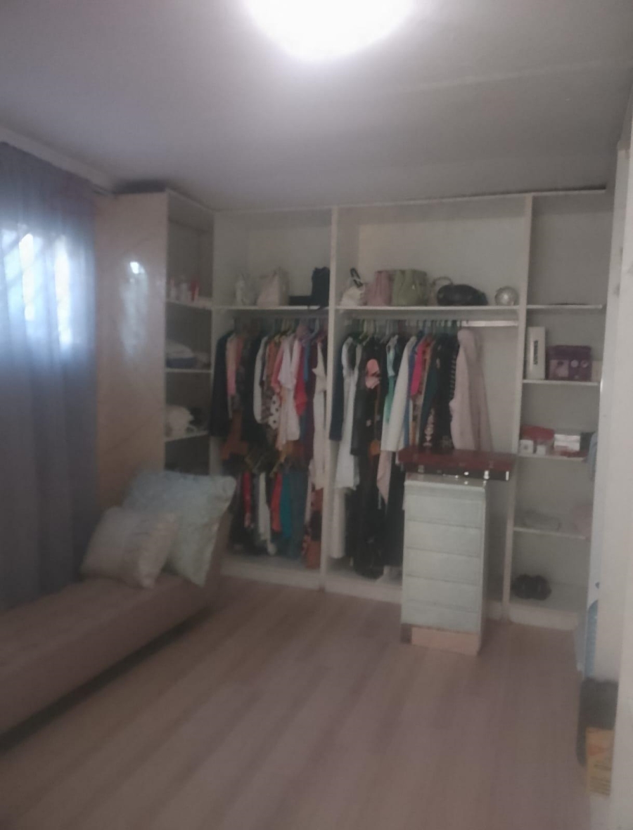 5 Bedroom Property for Sale in Erasmia Gauteng