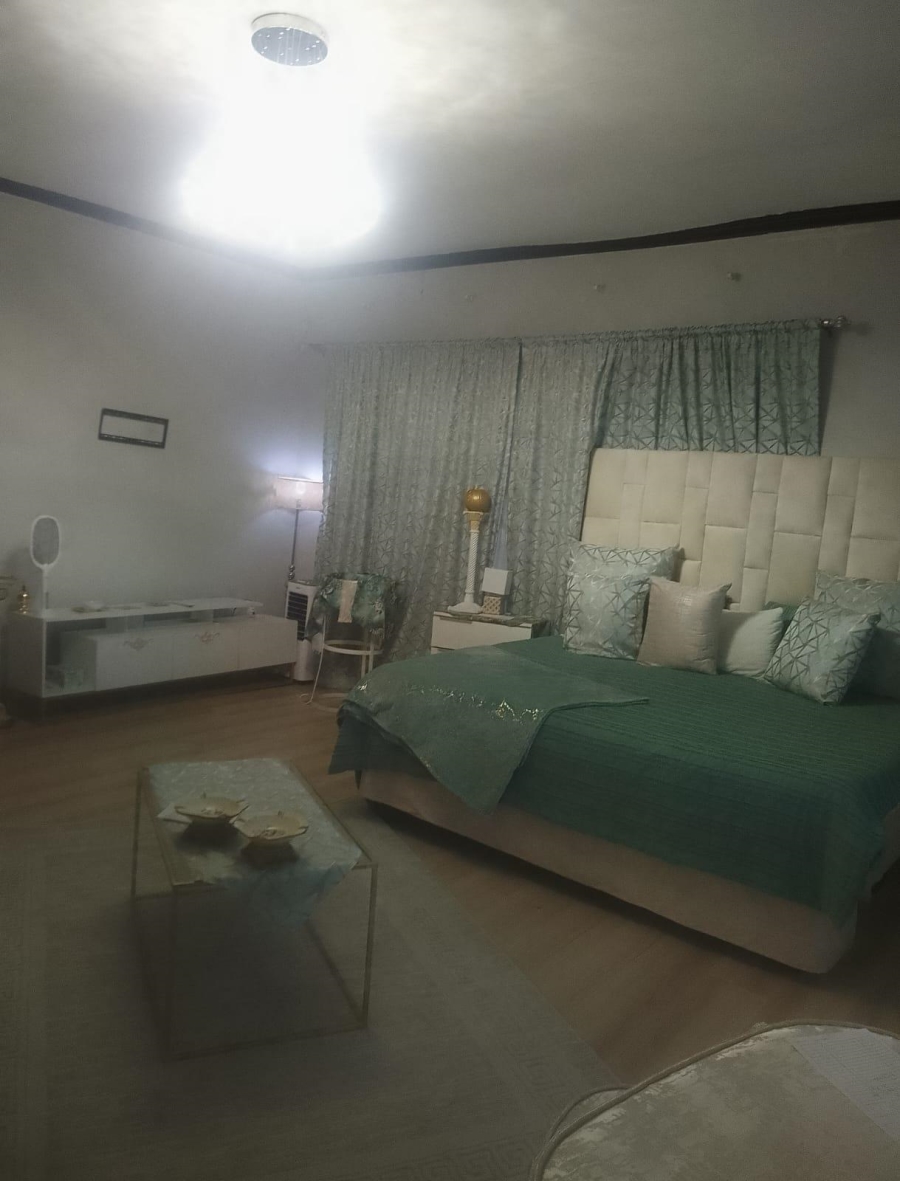5 Bedroom Property for Sale in Erasmia Gauteng