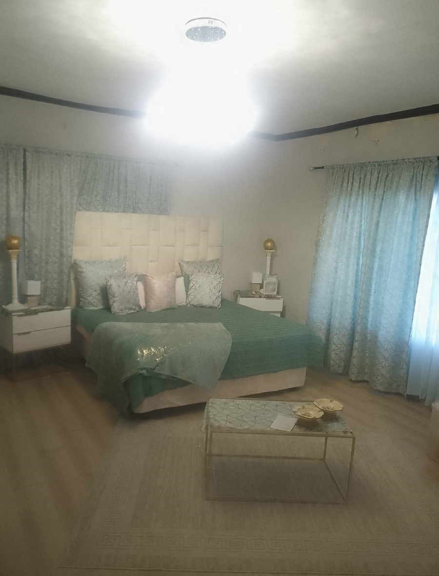 5 Bedroom Property for Sale in Erasmia Gauteng
