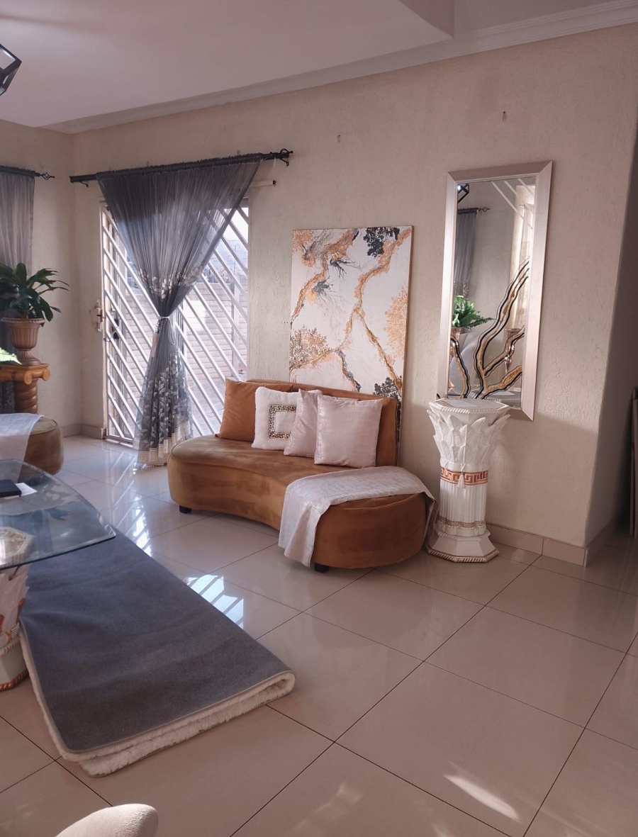 5 Bedroom Property for Sale in Erasmia Gauteng