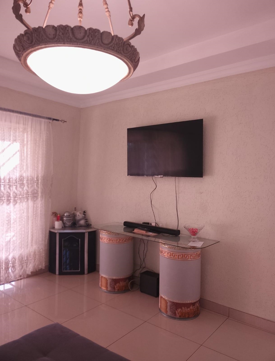 5 Bedroom Property for Sale in Erasmia Gauteng