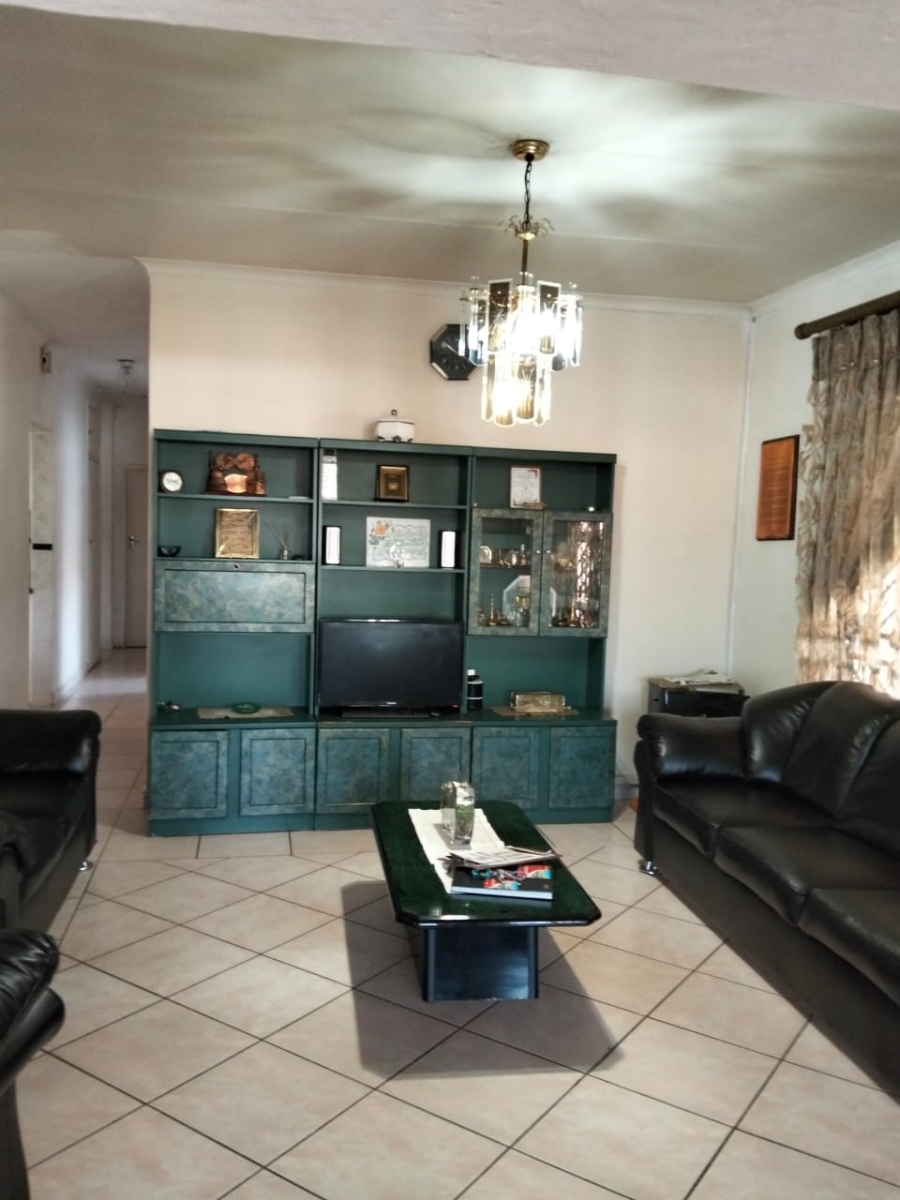 7 Bedroom Property for Sale in Laudium Gauteng