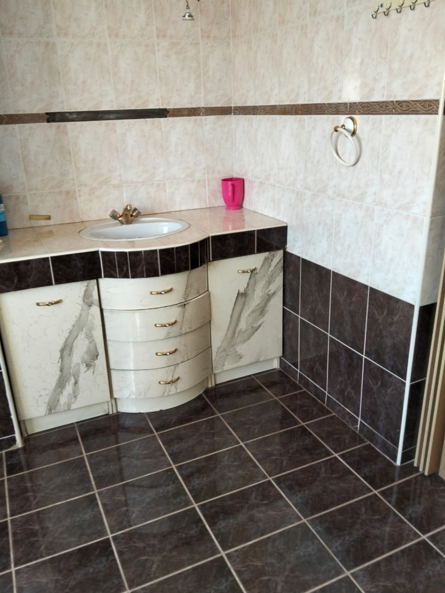 7 Bedroom Property for Sale in Laudium Gauteng