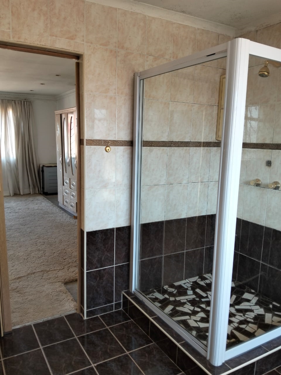 7 Bedroom Property for Sale in Laudium Gauteng