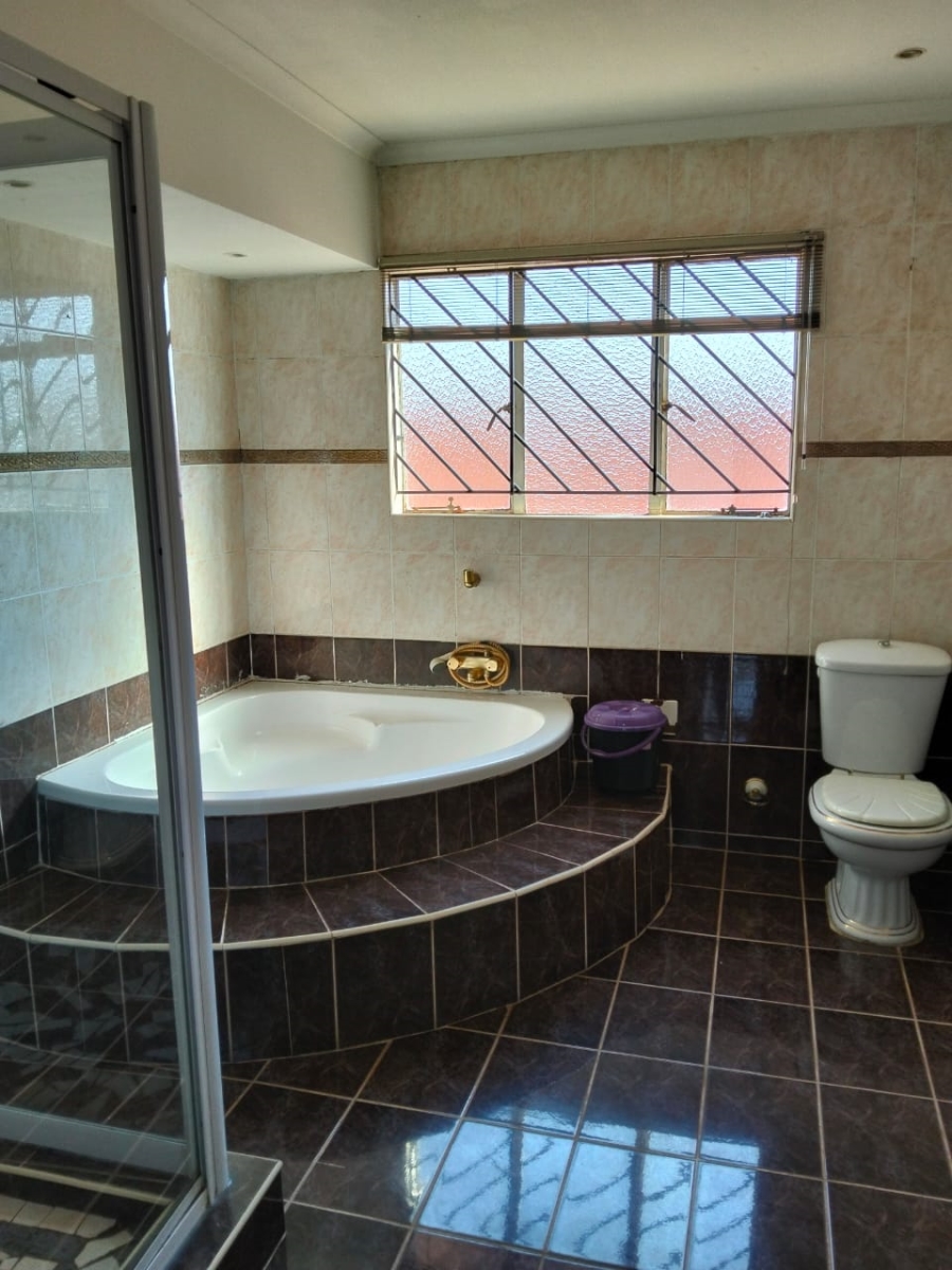 7 Bedroom Property for Sale in Laudium Gauteng
