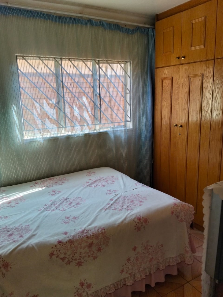 7 Bedroom Property for Sale in Laudium Gauteng