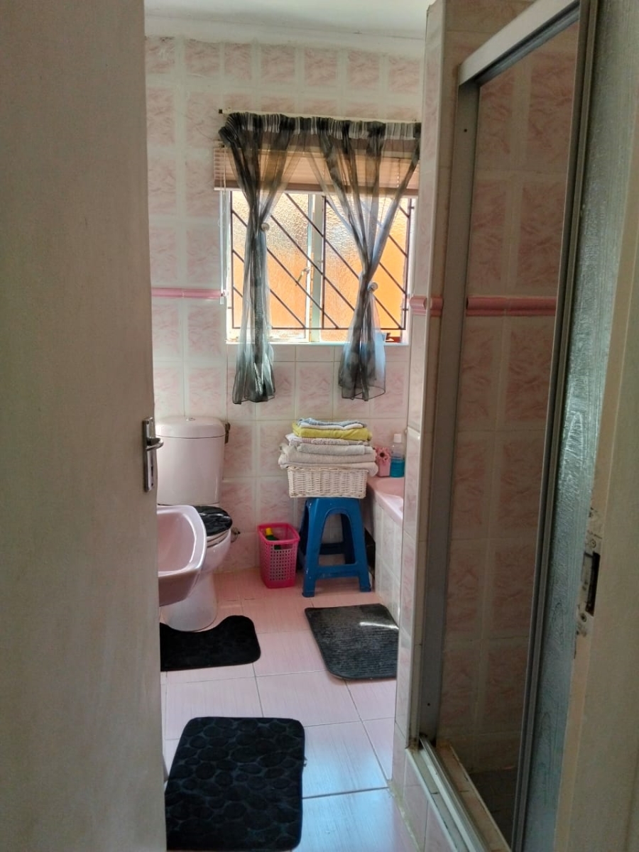 7 Bedroom Property for Sale in Laudium Gauteng