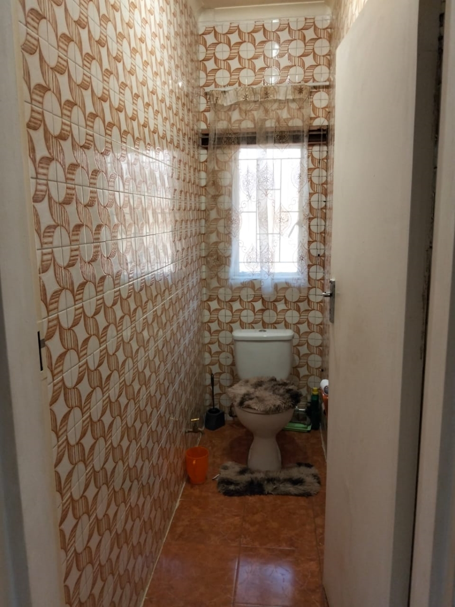 7 Bedroom Property for Sale in Laudium Gauteng