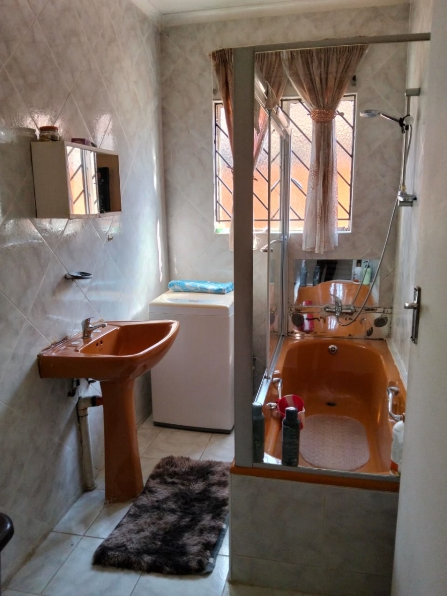 7 Bedroom Property for Sale in Laudium Gauteng