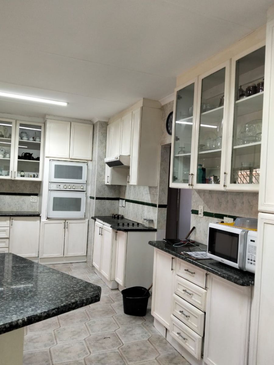 7 Bedroom Property for Sale in Laudium Gauteng
