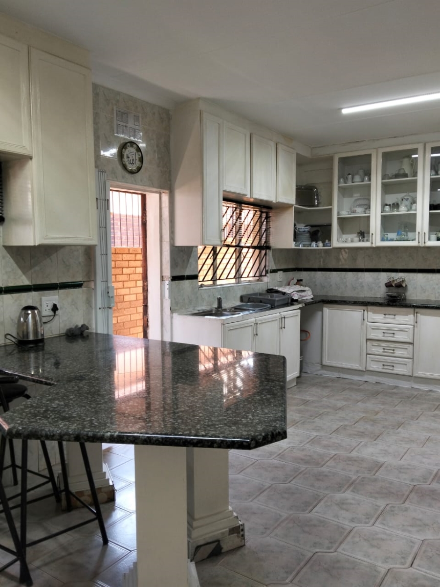 7 Bedroom Property for Sale in Laudium Gauteng