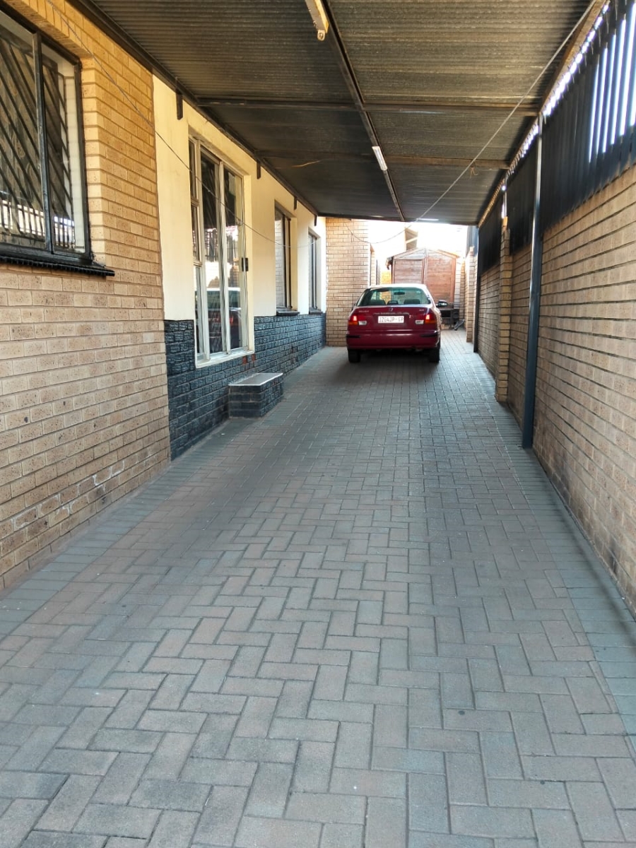 7 Bedroom Property for Sale in Laudium Gauteng