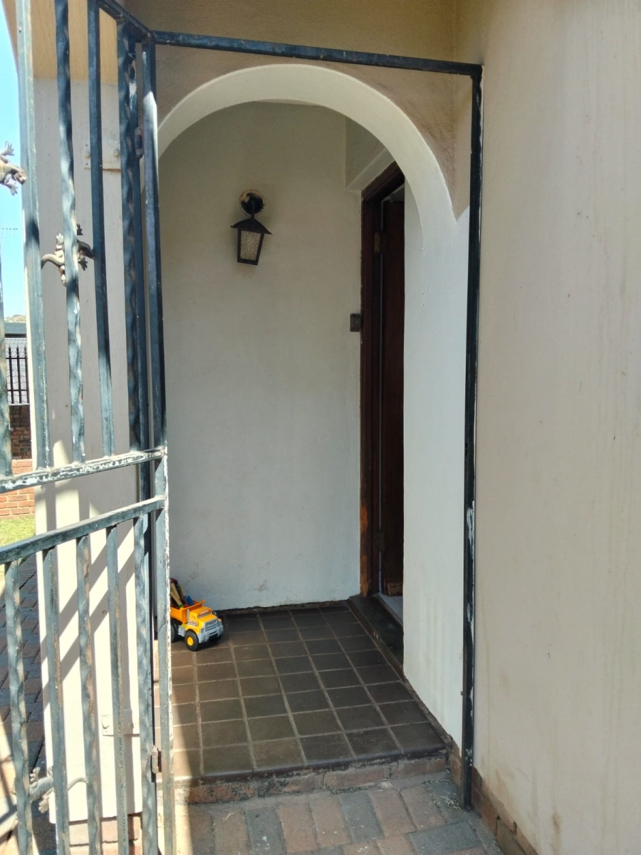 4 Bedroom Property for Sale in Laudium Ext 1 Gauteng