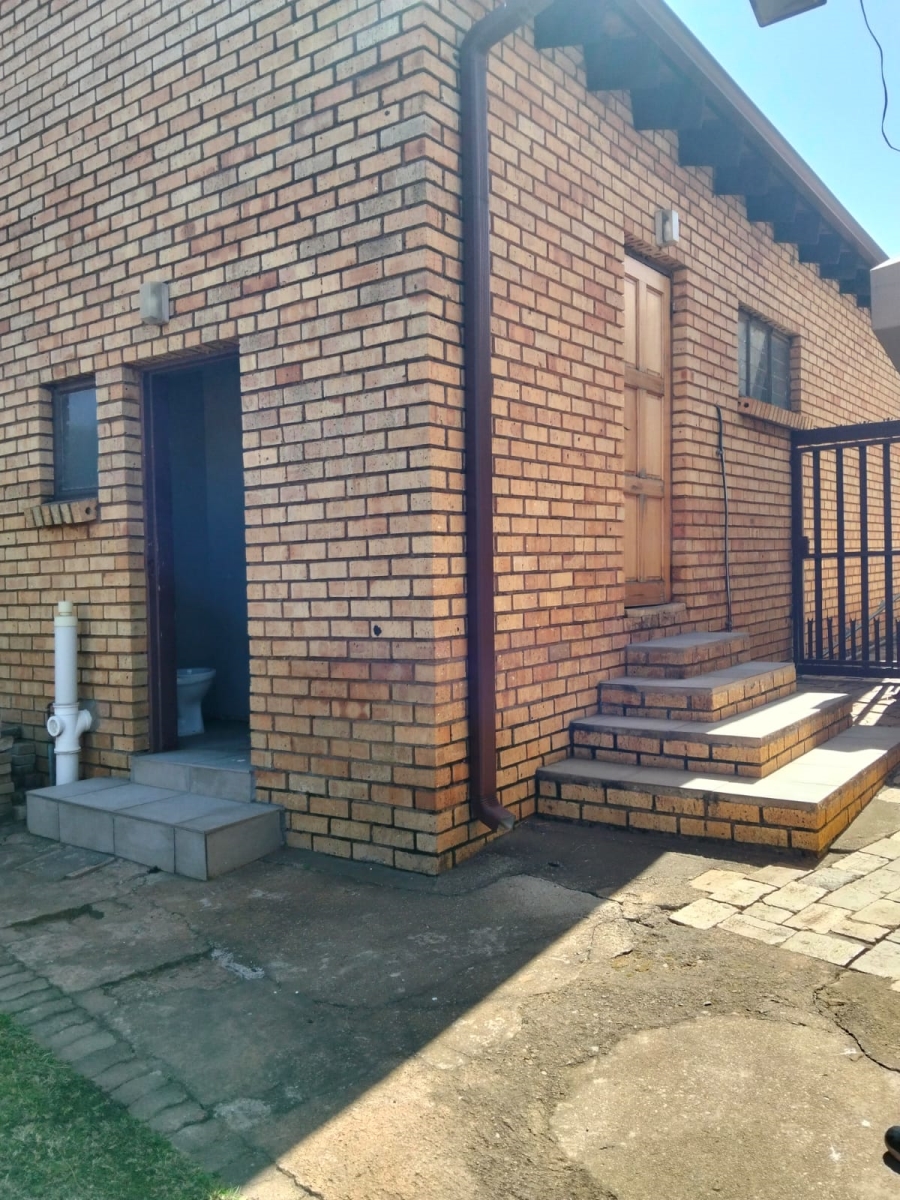 4 Bedroom Property for Sale in Laudium Ext 1 Gauteng