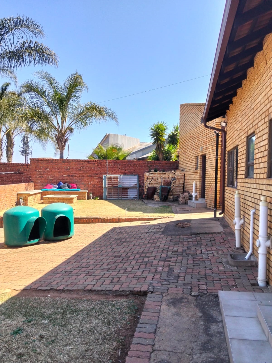 4 Bedroom Property for Sale in Laudium Ext 1 Gauteng