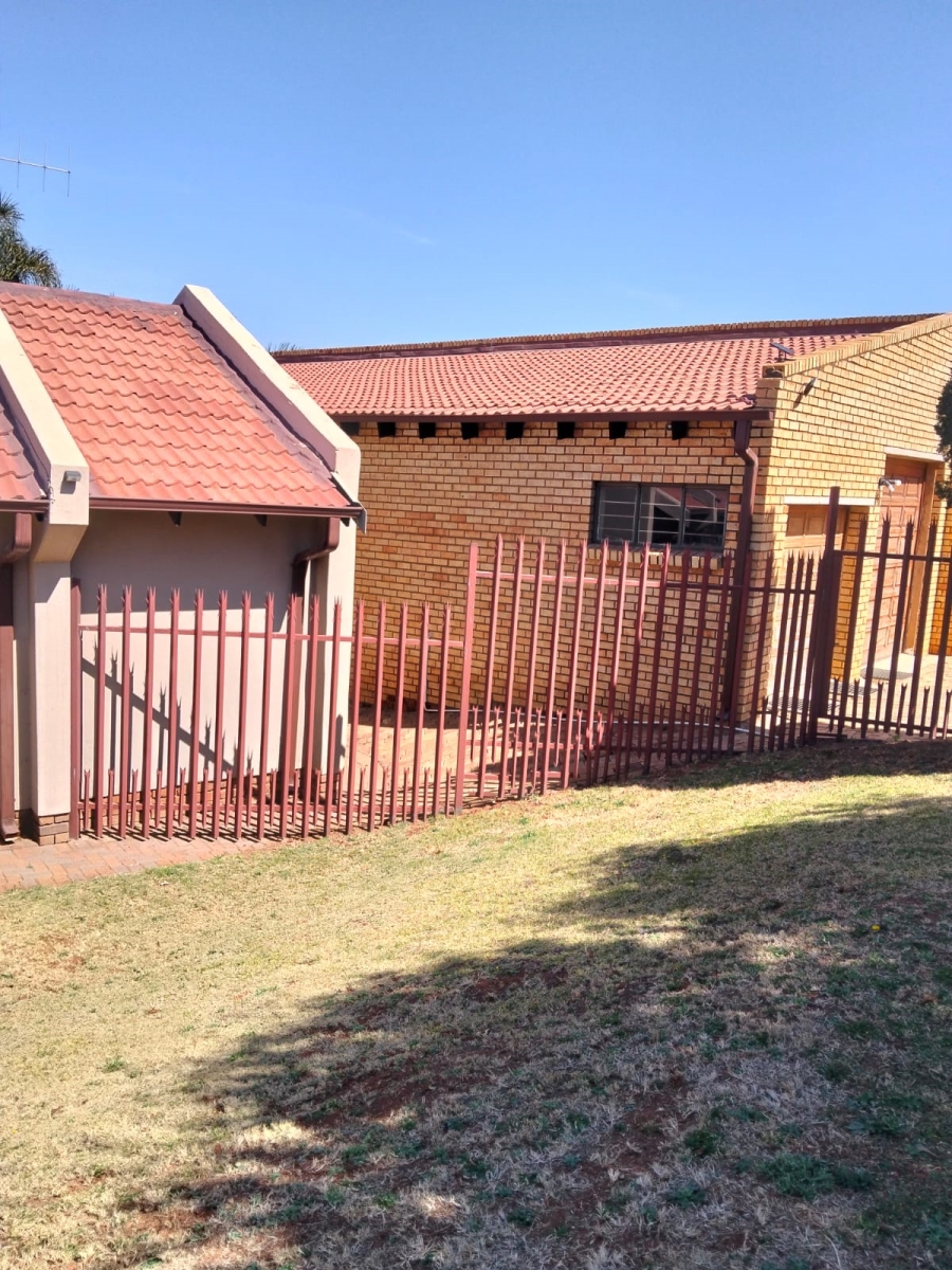 4 Bedroom Property for Sale in Laudium Ext 1 Gauteng