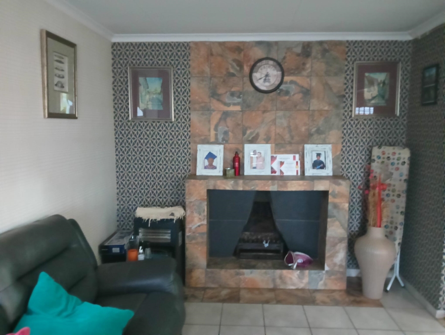 3 Bedroom Property for Sale in Windmill Park Gauteng