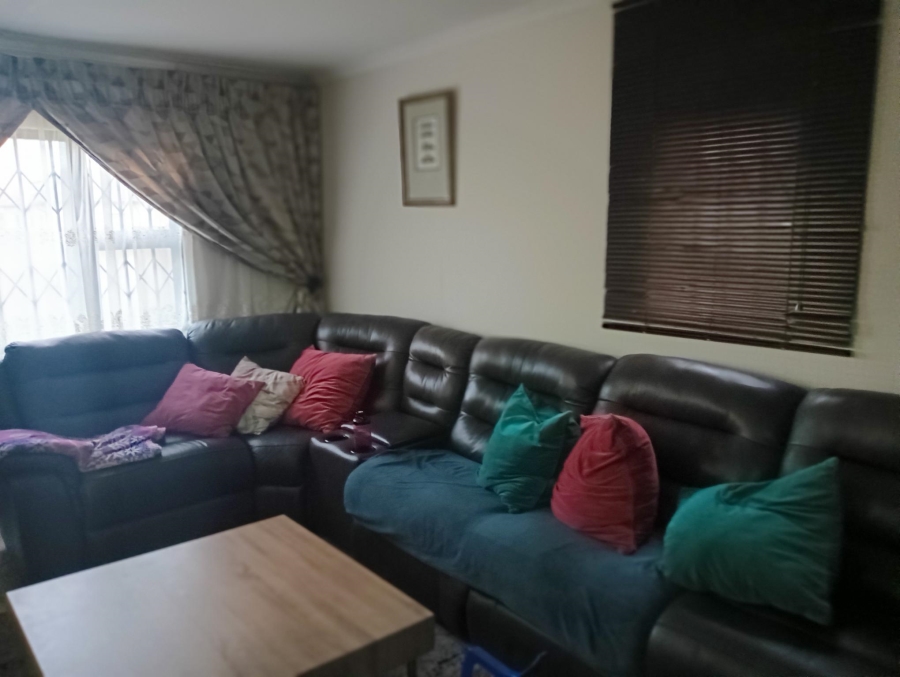 3 Bedroom Property for Sale in Windmill Park Gauteng